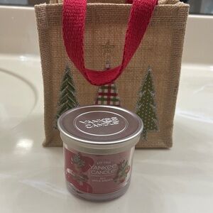 Yankee Candle Red Apple Wreath Votive with Festive Bag